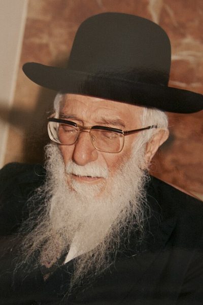 ר' אברהם שלוש
